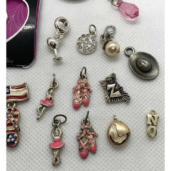 Vintage - Now Lot of (20) Charms Pendants Ballet Tennis Snowflake Flag Hat - Picture 6 of 10